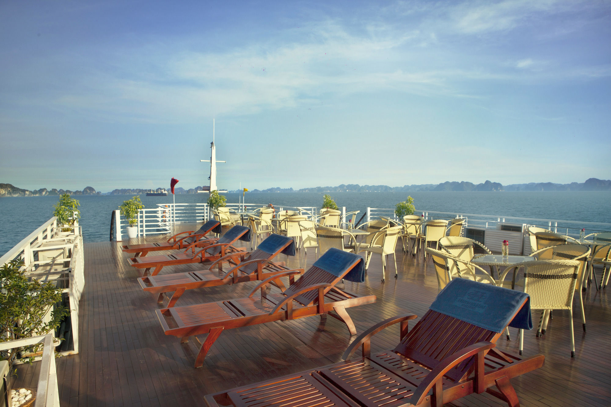 Huong Hai Sealife Cruise Ха Лонг Екстериор снимка